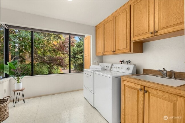 Photo - 3909 NE 157th Pl