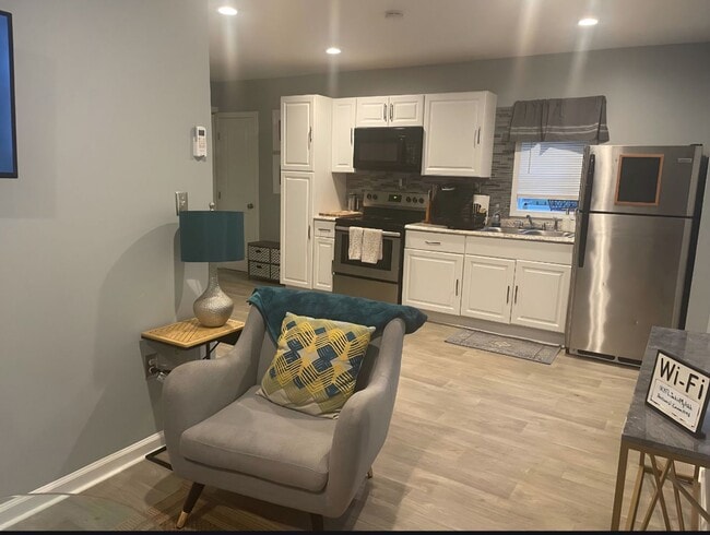 Building Photo - Charming & Private 1-Bedroom Guesthouse – Utilities Included!