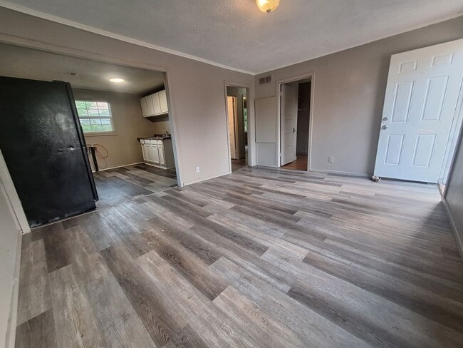 Building Photo - Affordable 3 Bedroom Duplex Rental