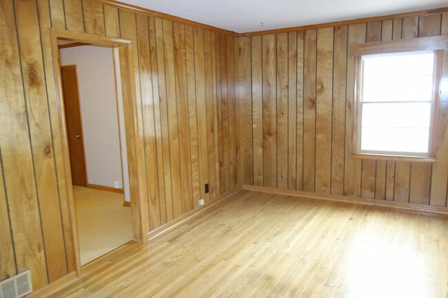 Photo - Adorable Waldo Location on Quiet Street