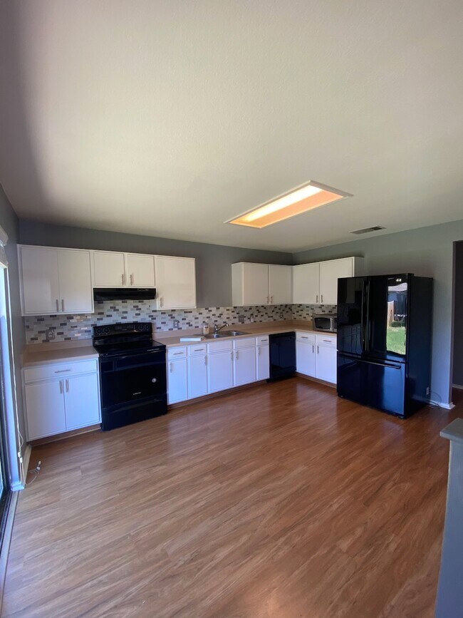 Photo - 1214 Champion Dr