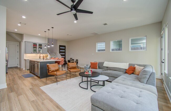 Photo - 4612 Oats St