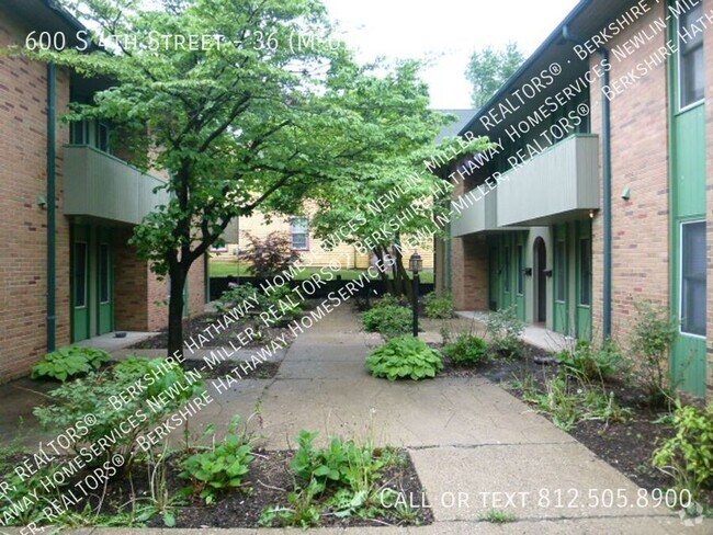 Building Photo - Ground Level Upper Apartment Near Downtown! Unit 36 (M-019)