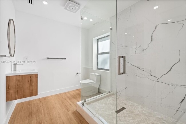 Photo - 665 NE 117th St