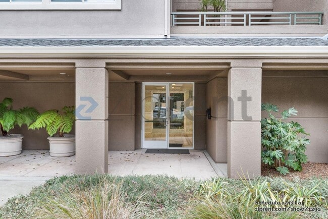 Photo - 180 Caldecott Ln