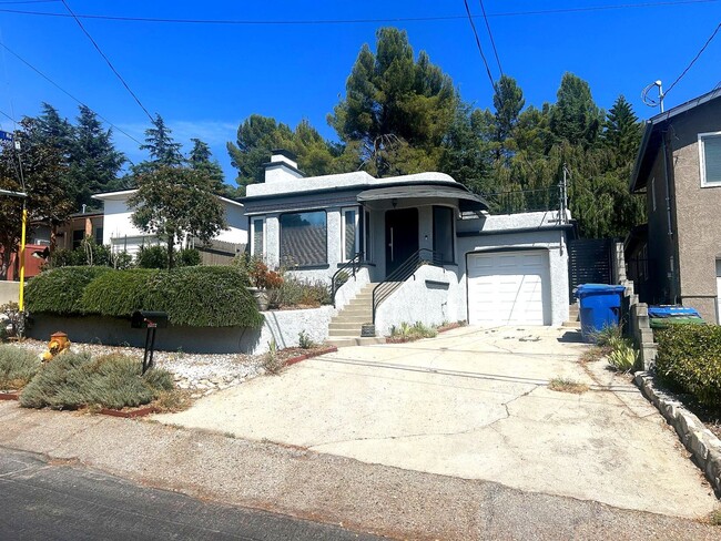 Building Photo - Charming 1951 Tujunga Home – Hillside Hide...