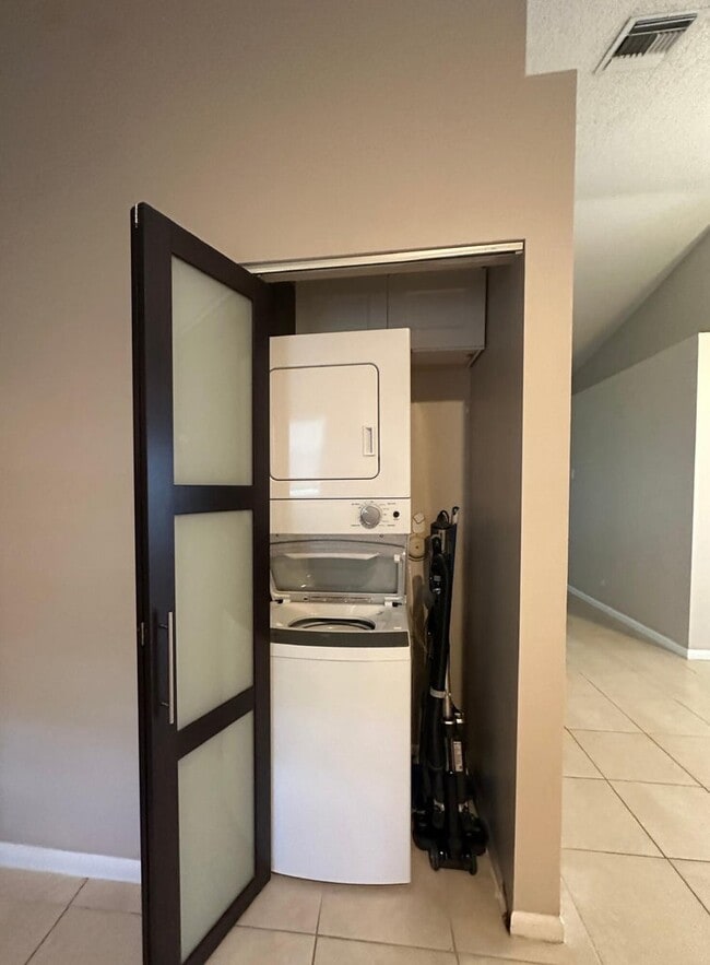 Photo - 300 NE 42nd St