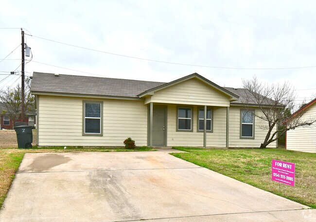 Building Photo - 2 Weeks Free Rent!!! Cute 3 Bedroom 1 Bath... Rental