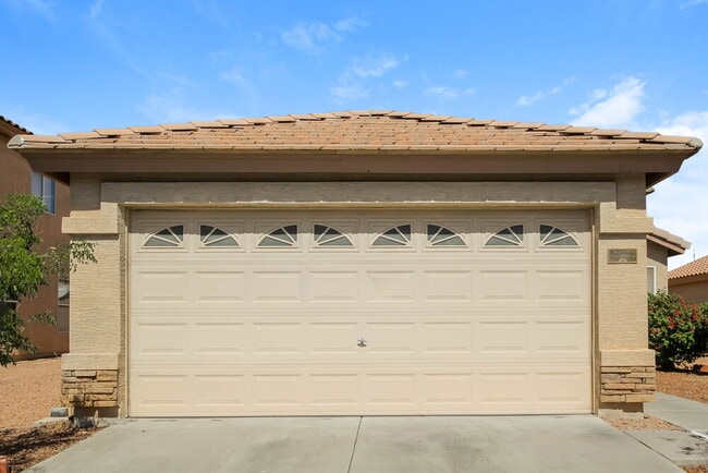 Building Photo - 12654 W Paradise Dr