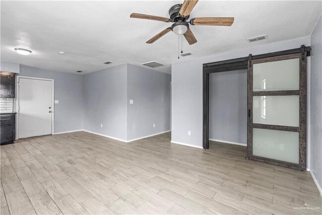 Photo - 10 E Wells St