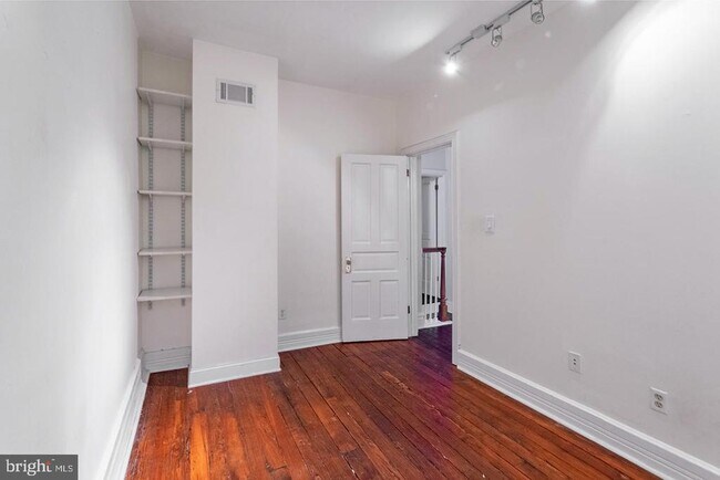 Photo - 833 N Newkirk St