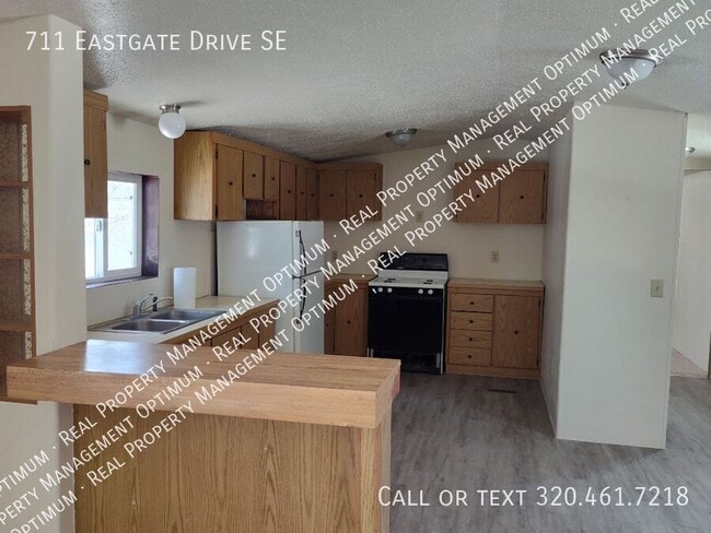 Photo - 711 Eastgate Dr SE