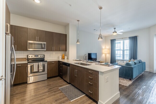 1 habitación, 1 baño, 849 pies cuadrados, cocina - Millennium Music Row