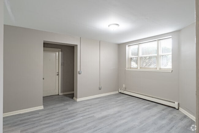 1BR, 1BA - 600SF - Living Room