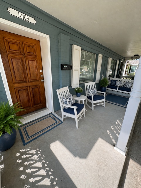 Front porch - 10109 Galway Dr