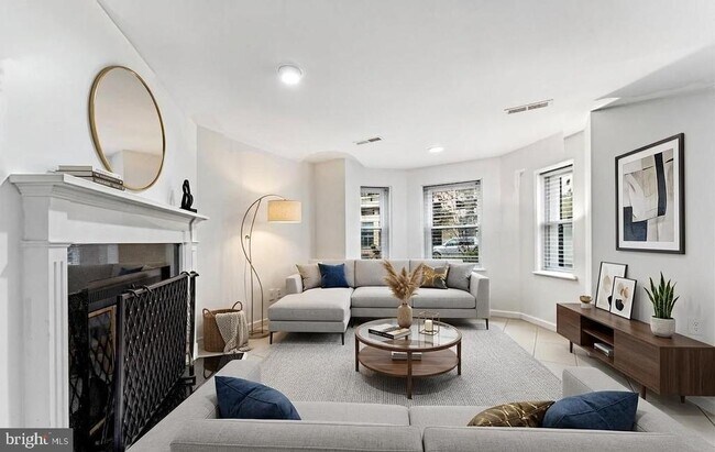 Photo - 1124 25th St NW