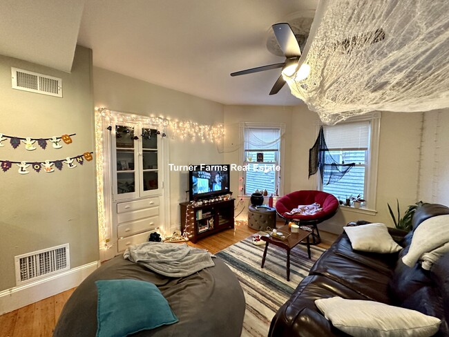 Building Photo - 5 Sachem St Unit 2