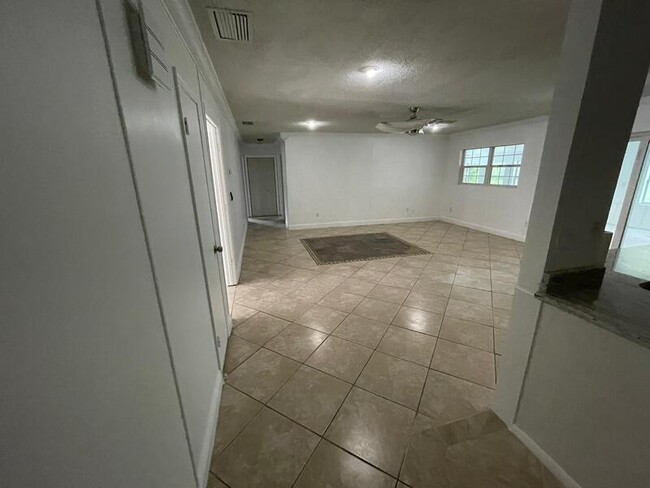 Photo - 1674 Louis Dr