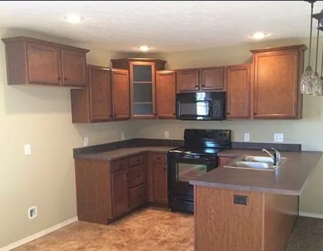 Photo - 3 Bed, 2Bath, 2 Car Garage, with Fenced in Yard!!