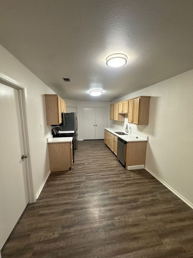 Photo - 2806 James Rd