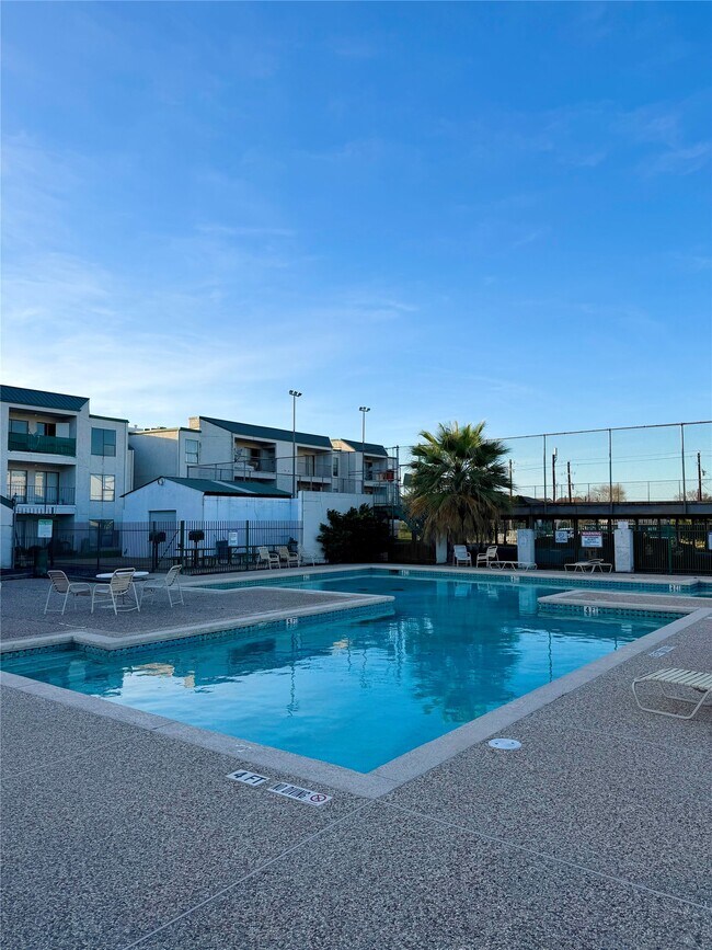 Photo - 2822 S Bartell Dr Unit 31