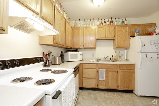 3 Bedroom - Kitchen - Castle on Locust