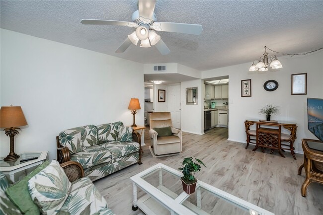 Photo - Oaks III - U201