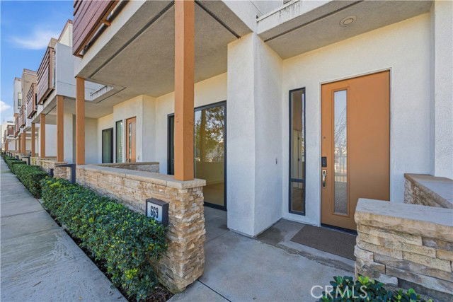 Photo - 669 W 17th St