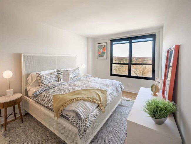 Dormitorio - 251 Dekalb