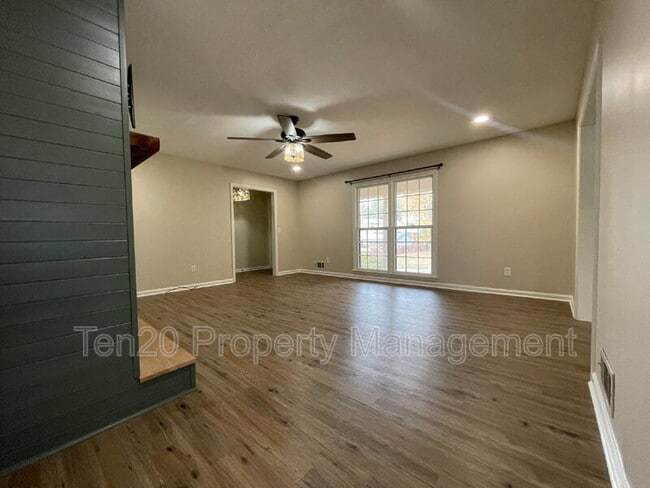 Photo - 2005 Landau Dr