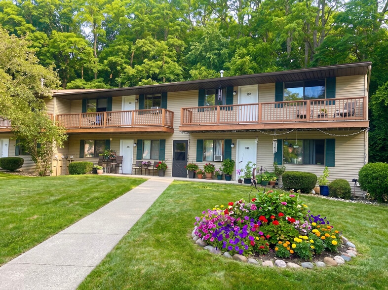 Clifton Court Apartments Outside