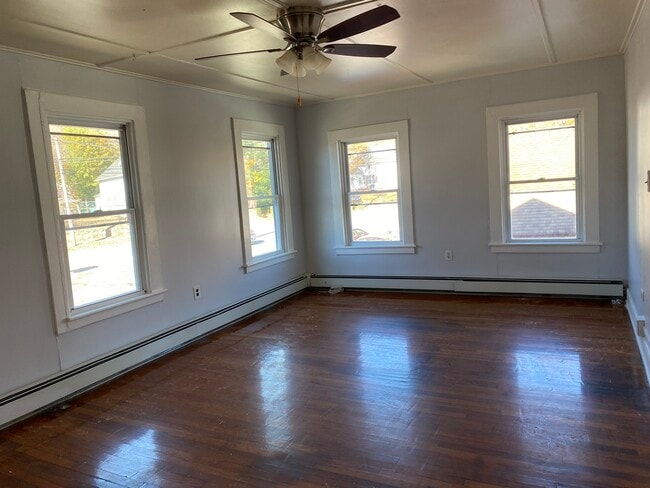 Photo - 625 N Main St Apartamento