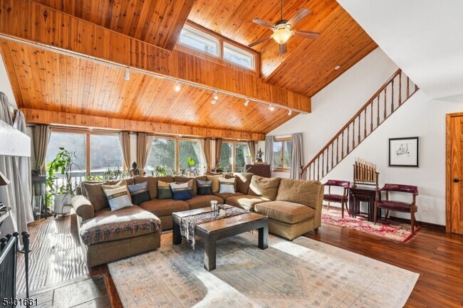 Photo - 197 Point Breeze Dr