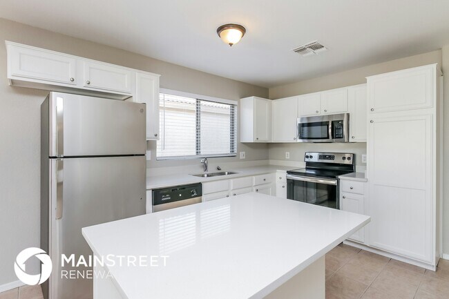 Photo - 6242 W Illini St