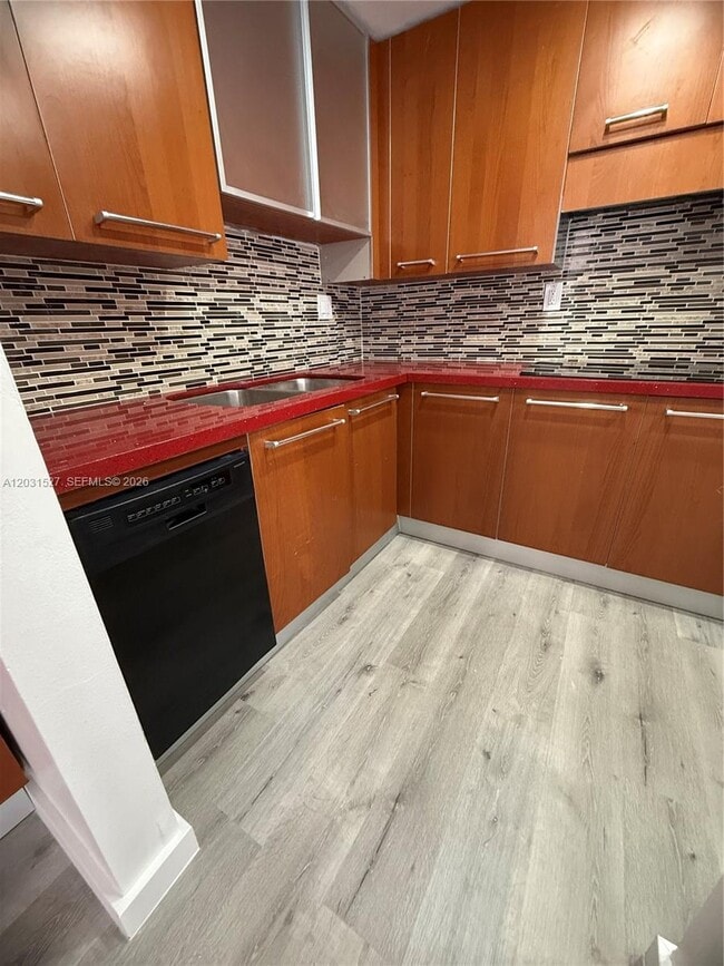 Building Photo - 20200 W Country Club Dr Unit PH14