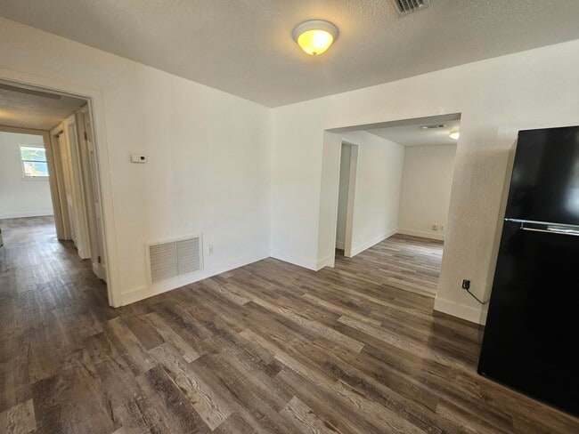 Photo - 1040 Hickory Ln