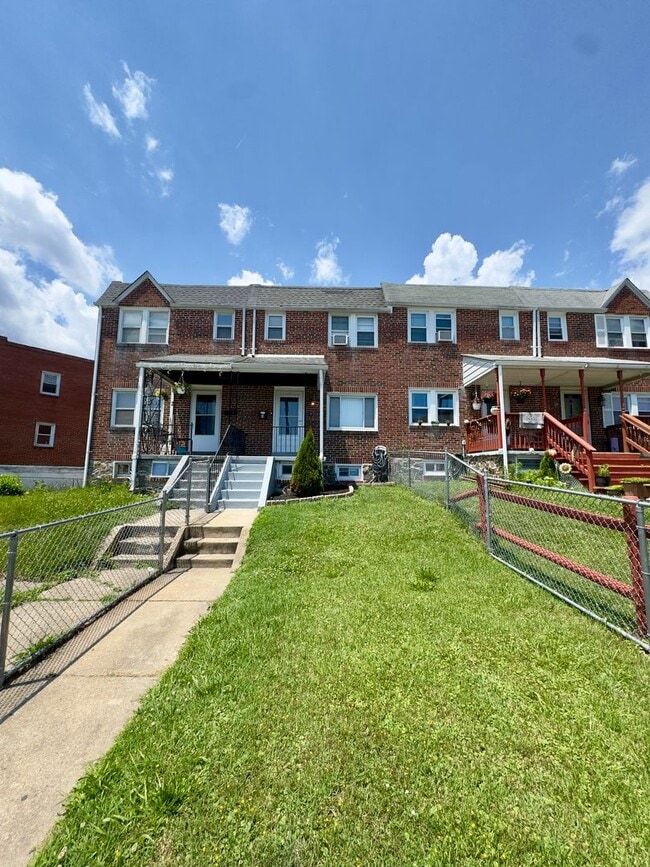 Building Photo - Charming 3 Bedroom/2 Bathroom Townhome in Essex, Baltimore, MD!