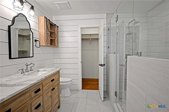 Photo - 953 River Bank