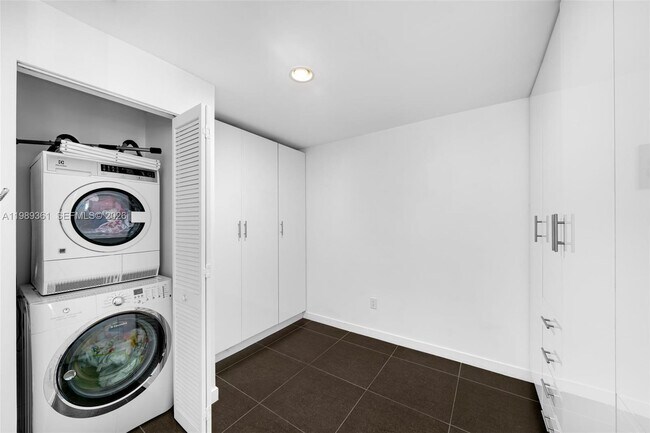 Photo - 300 S Biscayne Blvd Unit 4