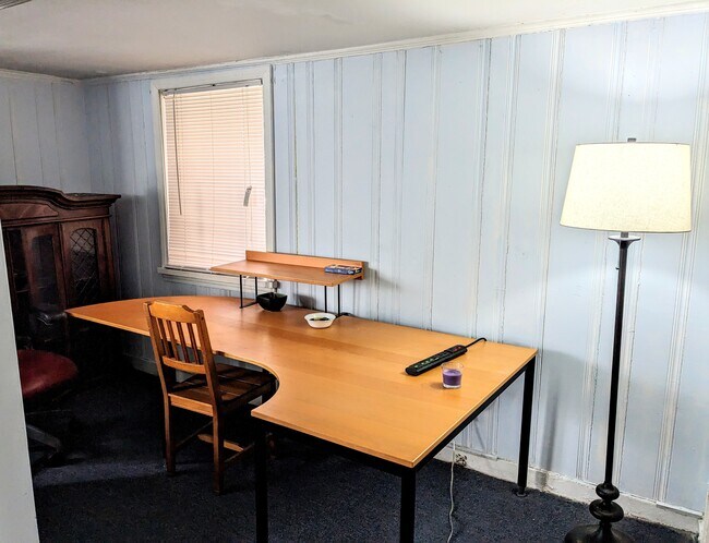 Photo - 1466 W Rascher Ave Unit Great Area 1 Br Garden