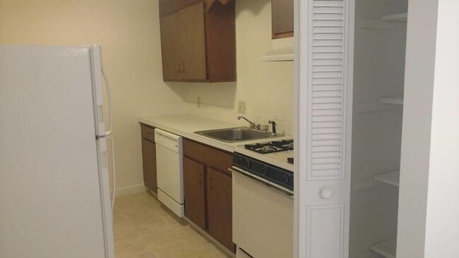 Photo - Hillcrest Gardens