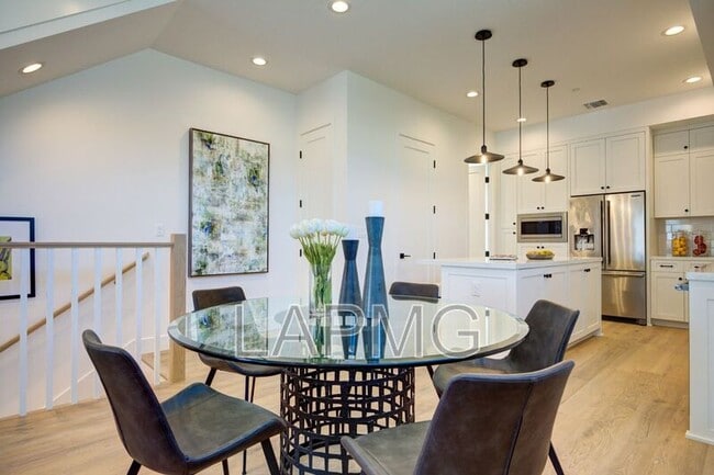 Photo - 6016 Comey Ave