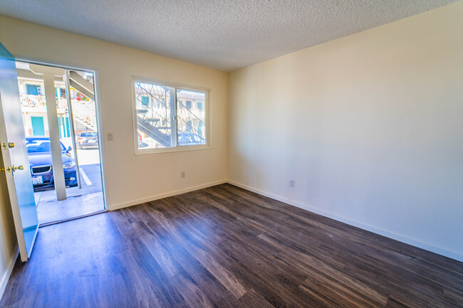 Building Photo - Overlook Point Apartments