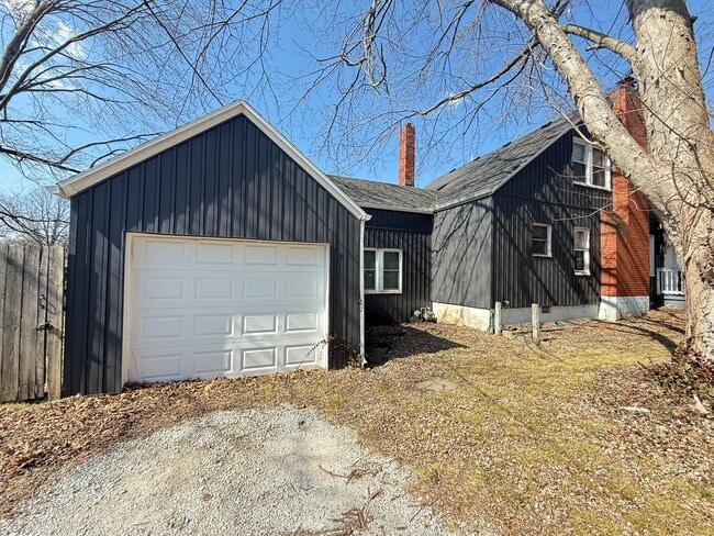 Photo - 3 Bed 2 Bath Springfield, MO