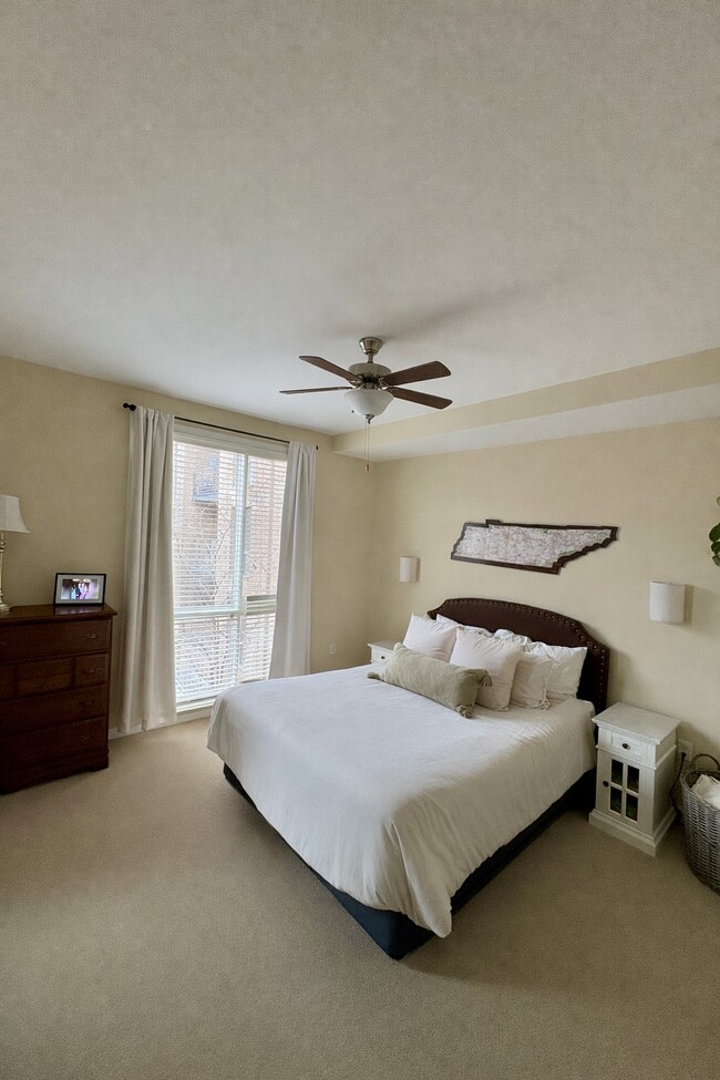 Bed room - 200 Manufacturers Rd Unit 328