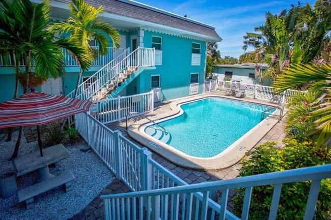 Building Photo - 11440 1st St E Unit 1