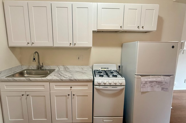 Photo - 2274 Broadway