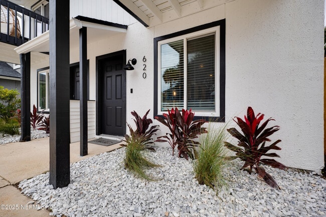 Photo - 620 6th Ave S