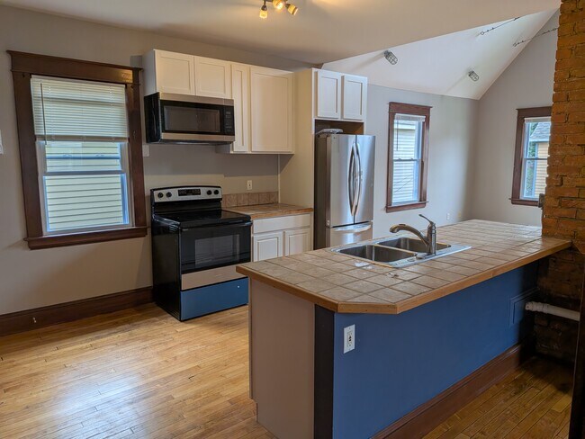 1014 Kenilworth Ave Unit 4