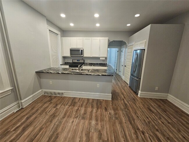 Photo - 1830 Russell Blvd